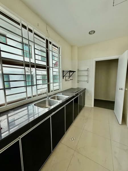 Rumah Teres 2 Tingkat untuk Dijual di Bandar Dato Onn (Tebrau) - Fong Lik - Kitchen - PropertyGuru.com.my