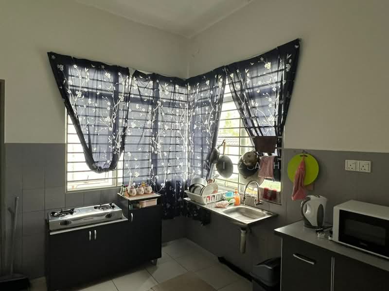 Rumah Teres 2 Tingkat untuk Dijual di Saujana Utama (Puncak Alam) - Nur Hanizah - Kitchen - PropertyGuru.com.my
