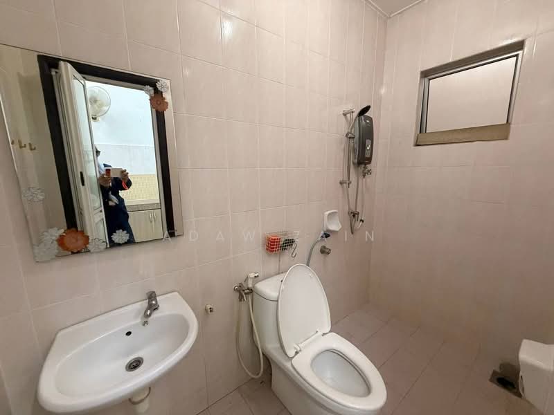 Rumah Teres 2 Tingkat untuk Dijual di Seksyen 23 (Shah Alam) - Adaw Zain - Bathroom - PropertyGuru.com.my