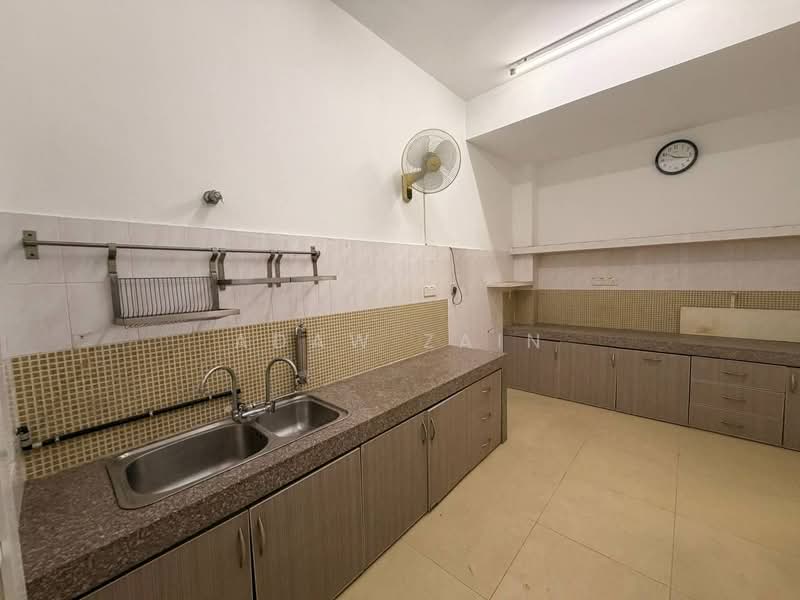 Rumah Teres 2 Tingkat untuk Dijual di Seksyen 23 (Shah Alam) - Adaw Zain - Kitchen - PropertyGuru.com.my
