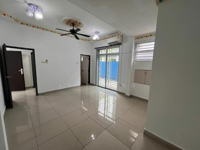 Rumah Berkembar untuk Dijual di Taman Mutiara Rini (Skudai) - Jayden Ng - Living Room - PropertyGuru.com.my