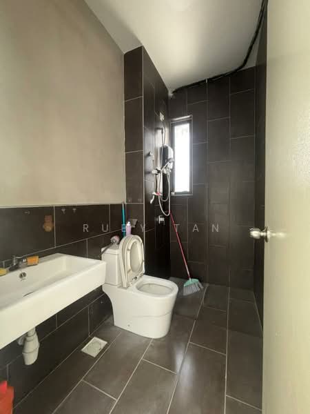 2-storey Terraced House for Sale in Bandar Pulai Jaya (Kulai) - Ruby Tan - Bathroom - PropertyGuru.com.my