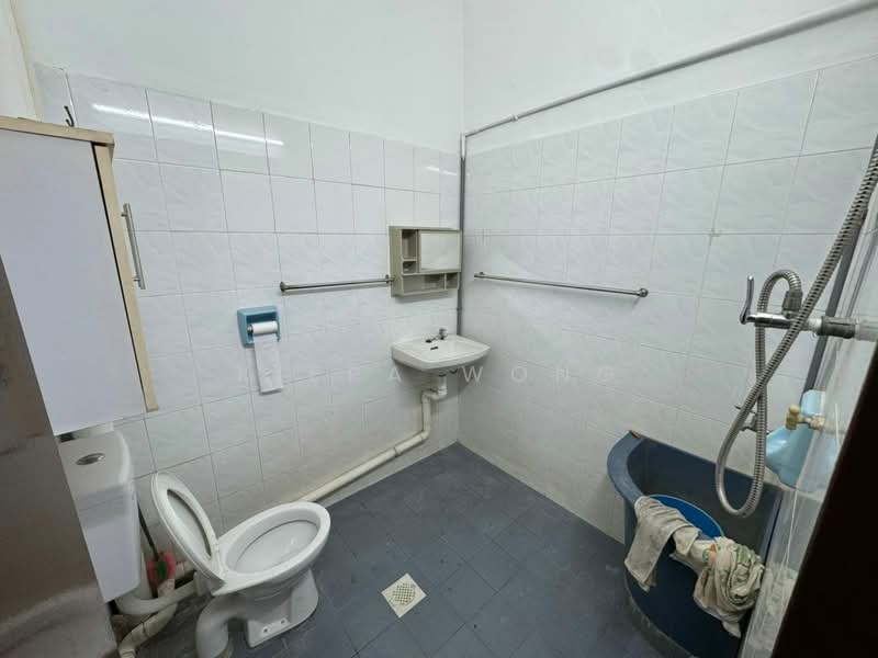 1-storey Terraced House for Sale in Taman Seri Krubong (Krubong) - Kiera Wong - Bathroom - PropertyGuru.com.my