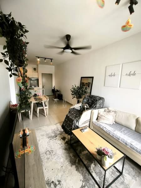 Pangsapuri untuk Dijual di Tangerine Suites - Shahidan Ismail - Living Room - PropertyGuru.com.my