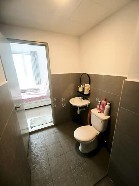 Pangsapuri untuk Dijual di Tangerine Suites - Shahidan Ismail - Bathroom - PropertyGuru.com.my