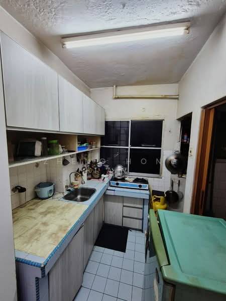 Apartment for Sale at Teratai Mewah Apartment Block 15,17,19,21 - Zheng Hong Tan - Kitchen - PropertyGuru.com.my