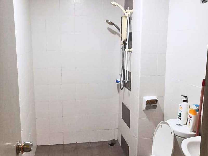 Kondominium untuk Disewa di The Golden Triangle Condominium - Sunny Tse - Bathroom - PropertyGuru.com.my