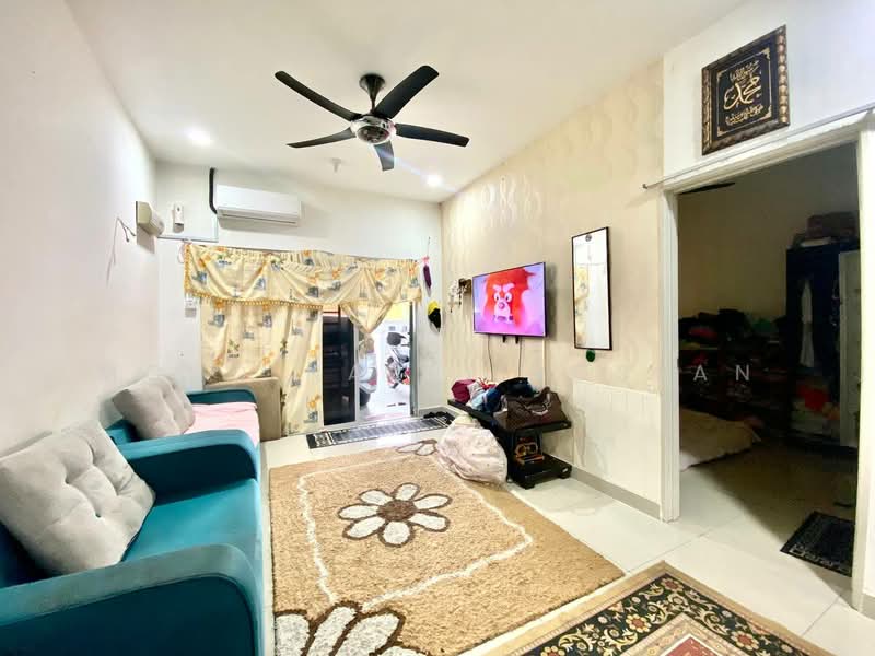 Rumah Teres untuk Dijual di Semenyih (Selangor) - Mohd Nazri Roslan - Living Room - PropertyGuru.com.my