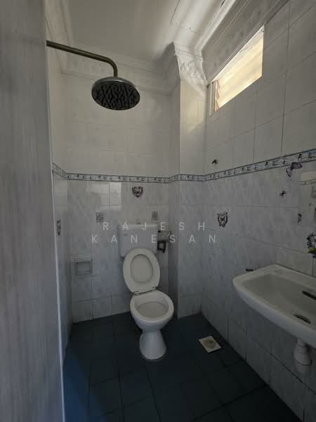 Terraced House for Rent in Rawang (Selangor) - Rajesh Kanesan - Bathroom - PropertyGuru.com.my
