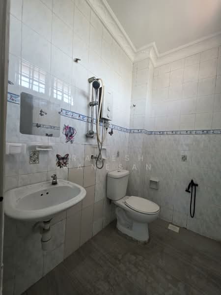 Terraced House for Rent in Rawang (Selangor) - Rajesh Kanesan - Bathroom - PropertyGuru.com.my