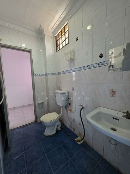 Terraced House for Rent in Rawang (Selangor) - Rajesh Kanesan - Bathroom - PropertyGuru.com.my
