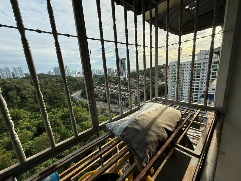 Pangsapuri untuk Dijual di Saujana Heights Apartments - Hoy Meng - Balcony - PropertyGuru.com.my