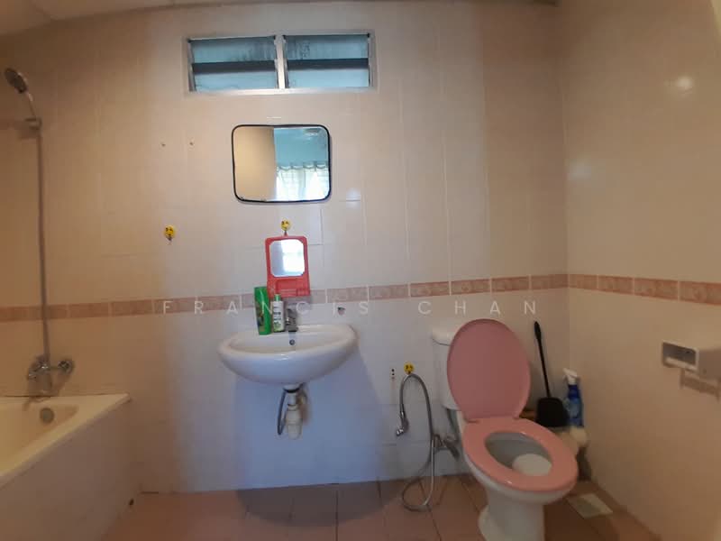 Kondominium untuk Disewa di Putra Place Condominium - Francis Chan - Bathroom - PropertyGuru.com.my
