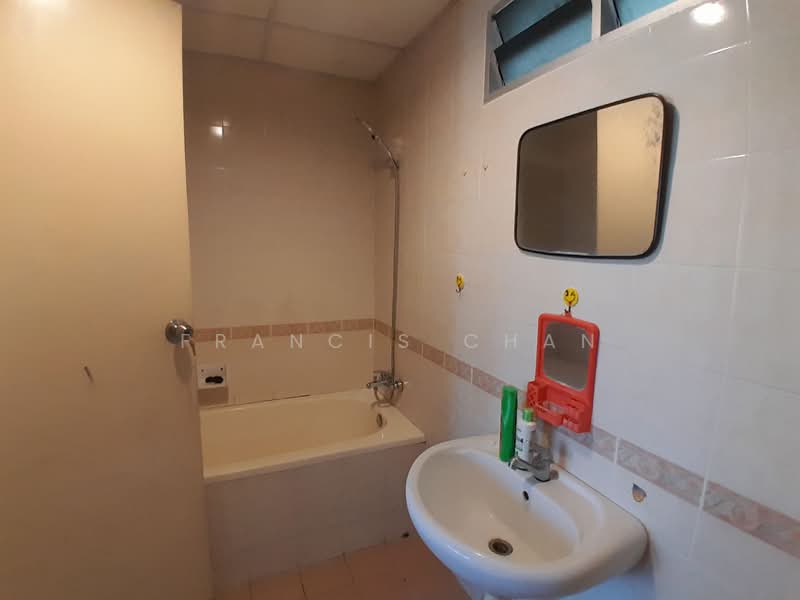 Kondominium untuk Disewa di Putra Place Condominium - Francis Chan - Bathroom - PropertyGuru.com.my