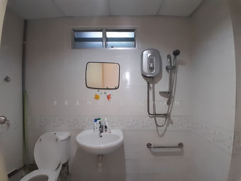 Kondominium untuk Disewa di Putra Place Condominium - Francis Chan - Bathroom - PropertyGuru.com.my