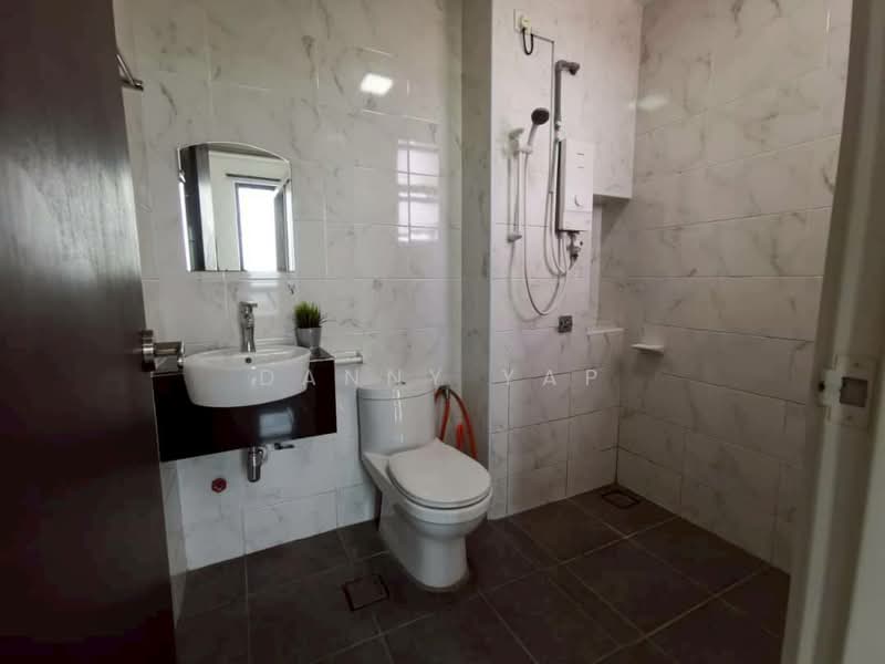 Servis Apartment untuk Dijual di Sky Breeze Service Apartment - Danny Yap - Bathroom - PropertyGuru.com.my