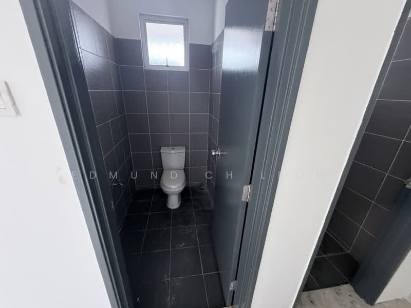 Shop for Rent in Batang Kali (Selangor) - Edmund CH Leow - Bathroom - PropertyGuru.com.my