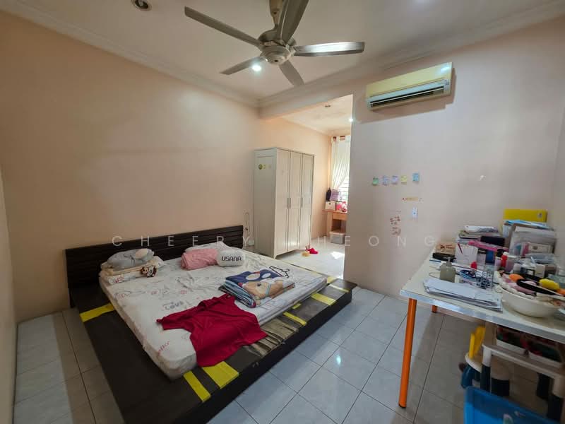 Semi-Detached House for Sale in Taman Puncak Perdana (Cheras) - Cheery Cheong - Bedroom - PropertyGuru.com.my