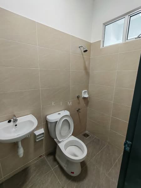 Terraced House for Rent in Bandar Dato Onn (Tebrau) - Kim . - Bathroom - PropertyGuru.com.my