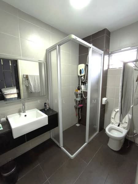 2-storey Terraced House for Sale in Taman Mutiara Rini (Skudai) - Karl Lim - Bathroom - PropertyGuru.com.my