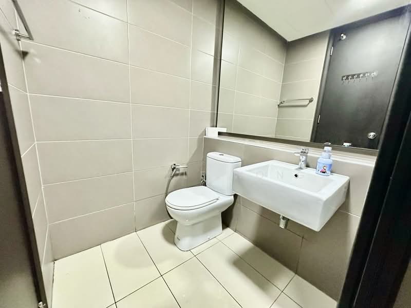 Servis Apartment untuk Dijual di The Tamarind - Giselle Wong - Bathroom - PropertyGuru.com.my