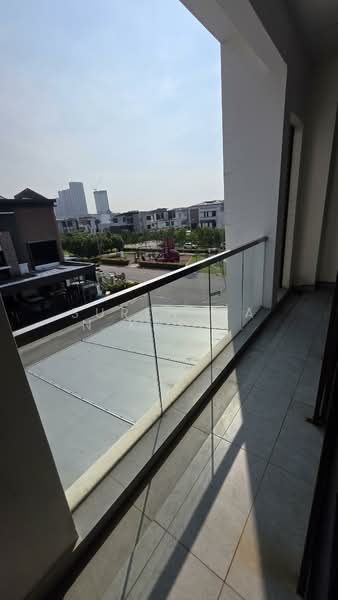 3-storey Terraced House for Sale in Setia Utama (Setia Alam) - Surendran Karapiah - Balcony - PropertyGuru.com.my