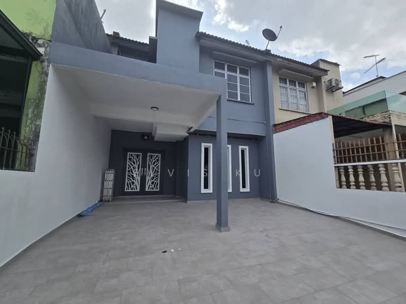 Rumah Teres 2 Tingkat untuk Dijual di Taman Puteri Wangsa (Ulu Tiram) - Elvis Ku - Exterior - PropertyGuru.com.my
