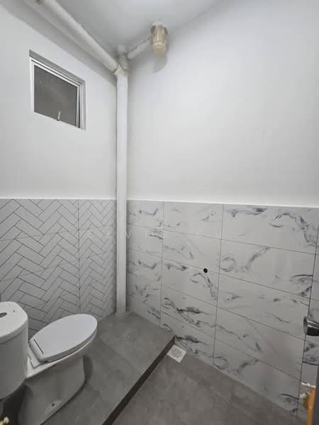 Rumah Teres 2 Tingkat untuk Dijual di Taman Puteri Wangsa (Ulu Tiram) - Elvis Ku - Bathroom - PropertyGuru.com.my