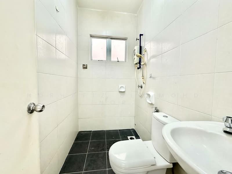 Townhouse for Sale in Taman Putra Perdana (Puchong) - Norhafiz Bin Mohd Nor - Bathroom - PropertyGuru.com.my