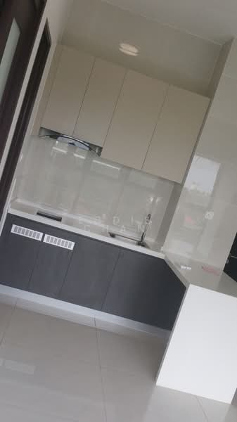 Kondominium untuk Dijual di Bay Point @ Country Garden Danga Bay - Eddie Chan - Kitchen - PropertyGuru.com.my