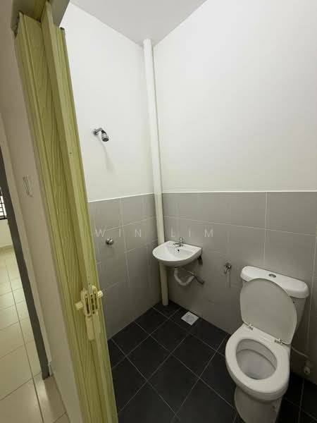Rumah Teres 2 Tingkat untuk Dijual di Taman Scientex Senai (Senai) - Win Lim - Bathroom - PropertyGuru.com.my