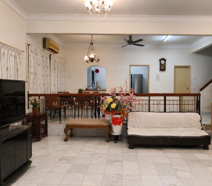 Rumah Teres 2 Tingkat untuk Dijual di Bukit Jelutong (Shah Alam) - Mohd Shafik - Living Room - PropertyGuru.com.my