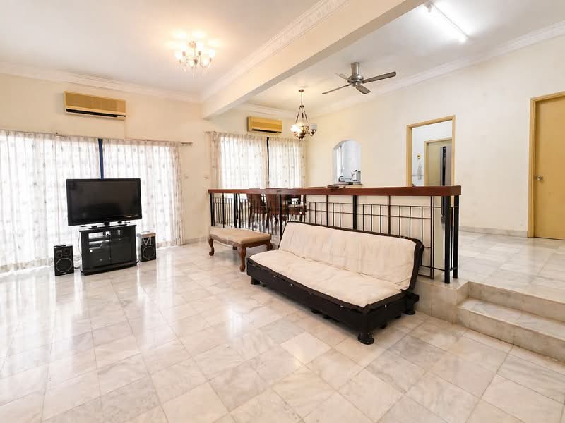 Rumah Teres 2 Tingkat untuk Dijual di Bukit Jelutong (Shah Alam) - Mohd Shafik - Living Room - PropertyGuru.com.my