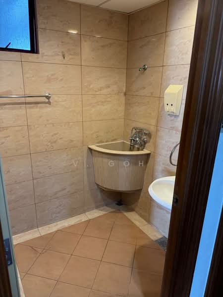 Kondominium untuk Dijual di Marina Bay Condominium - V. Goh - Bathroom - PropertyGuru.com.my