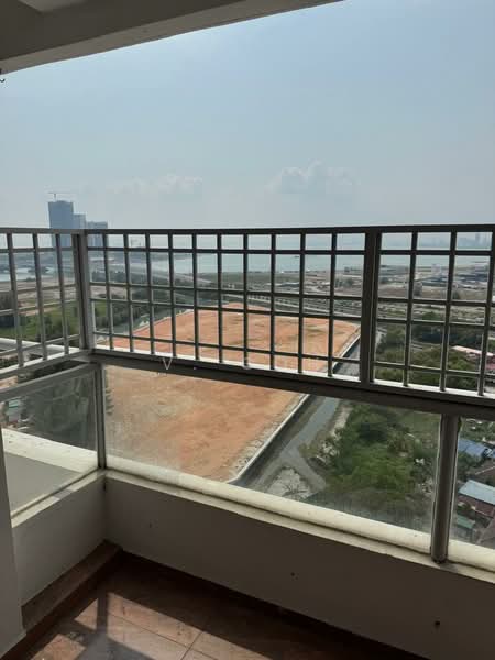 Kondominium untuk Dijual di Marina Bay Condominium - V. Goh - Balcony - PropertyGuru.com.my