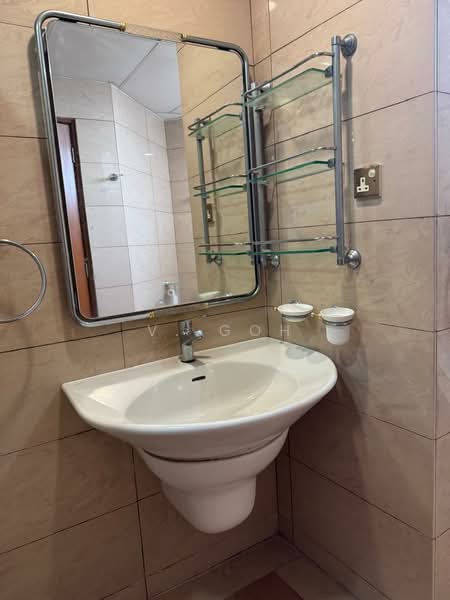Kondominium untuk Dijual di Marina Bay Condominium - V. Goh - Bathroom - PropertyGuru.com.my