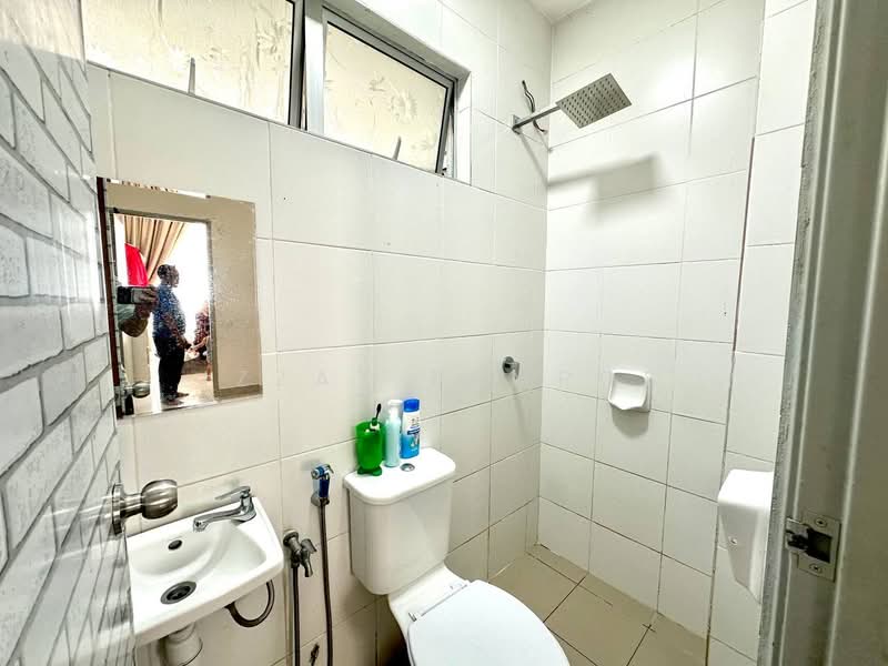 Pangsapuri untuk Dijual di Casa Dahlia - Izzat Zamros - Bathroom - PropertyGuru.com.my