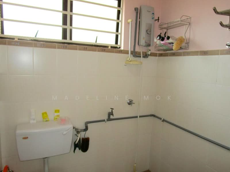 Kondominium untuk Disewa di Desa Permai - Madeline Mok - Master Bathroom - PropertyGuru.com.my