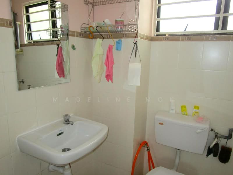 Kondominium untuk Disewa di Desa Permai - Madeline Mok - Master Bathroom - PropertyGuru.com.my
