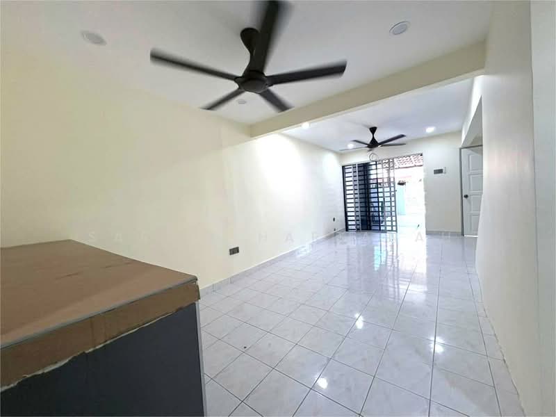 2-storey Terraced House for Sale in Taman Sri Muda (Shah Alam) - Sariza Hartanah - Living Room - PropertyGuru.com.my