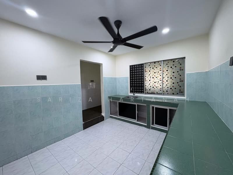 2-storey Terraced House for Sale in Taman Sri Muda (Shah Alam) - Sariza Hartanah - Kitchen - PropertyGuru.com.my