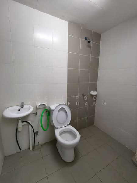 Pangsapuri untuk Disewa di De Cendana - Veni Foo Yoke Fuang - Bathroom - PropertyGuru.com.my