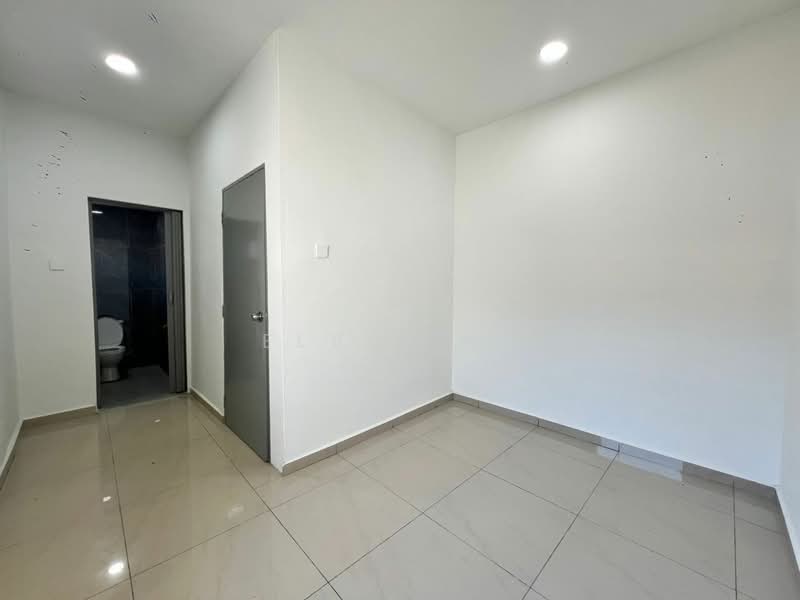 2-storey Terraced House for Sale in Taman Bukit Kempas (Tampoi) - Elvis Ku - Interior - PropertyGuru.com.my