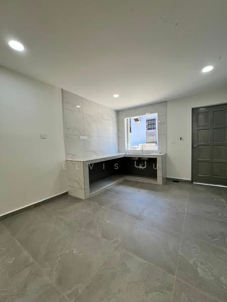 2-storey Terraced House for Sale in Taman Bukit Kempas (Tampoi) - Elvis Ku - Kitchen - PropertyGuru.com.my