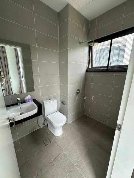 Kondominium untuk Disewa di 18 Madge - Jack Yap - Bathroom - PropertyGuru.com.my