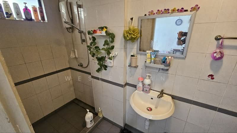 Condominium for Sale at Siantan Puri (8th Avenue) - Wesley Tan - Bathroom - PropertyGuru.com.my