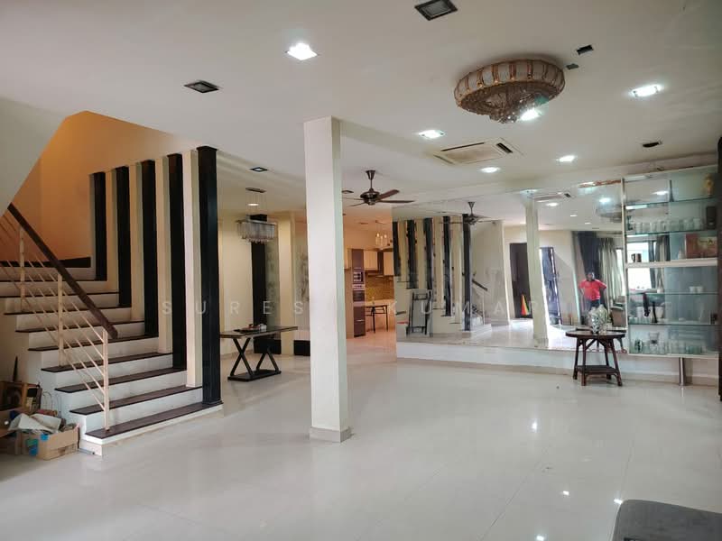 Rumah Berkembar untuk Dijual di Puchong (Selangor) - Suresh Kumar - Living Room - PropertyGuru.com.my