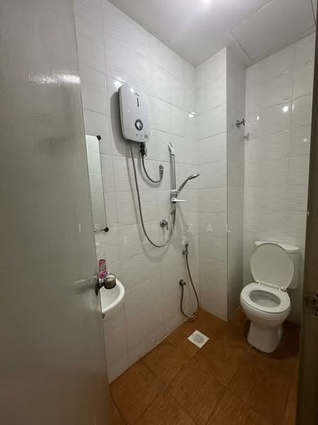 Service Residence for Sale at Ayuman Suites - Isfarizal fazz - Bathroom - PropertyGuru.com.my