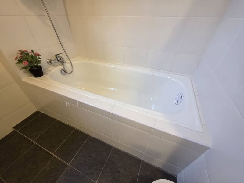 Rumah Banglo untuk Dijual di Leisure Farm (Gelang Patah) - Benson NEC - Bathroom - PropertyGuru.com.my