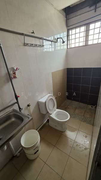 Kedai untuk Dijual di Klang (Selangor) - Surendran Karapiah - Bathroom - PropertyGuru.com.my